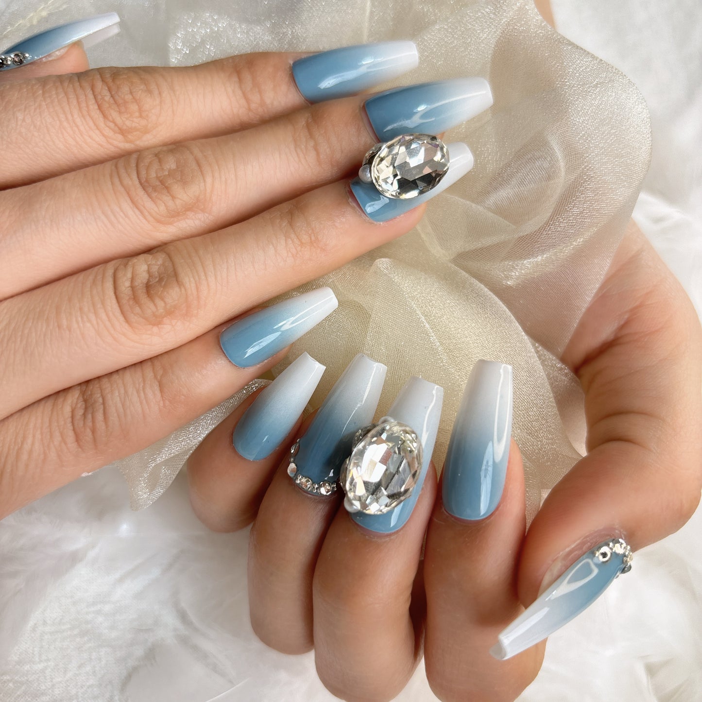 030 Mid-length 10PCS detachable reusable Handmade press on nails of Light blue gradient diamond sparkle fresh manicure