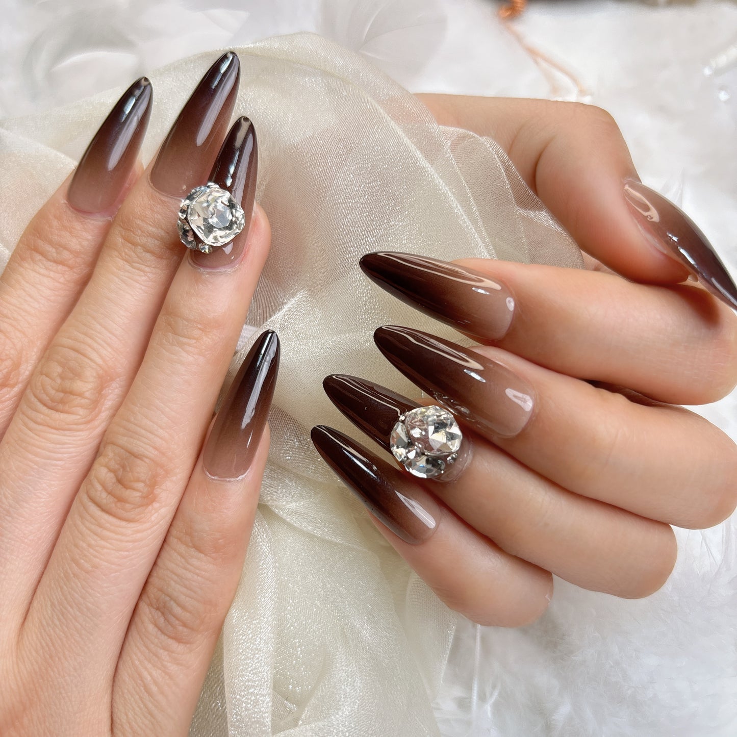 069 Stiletto 10PCS detachable reusable Handmade press on nails of Black and brown brown gradient to modify the manicure