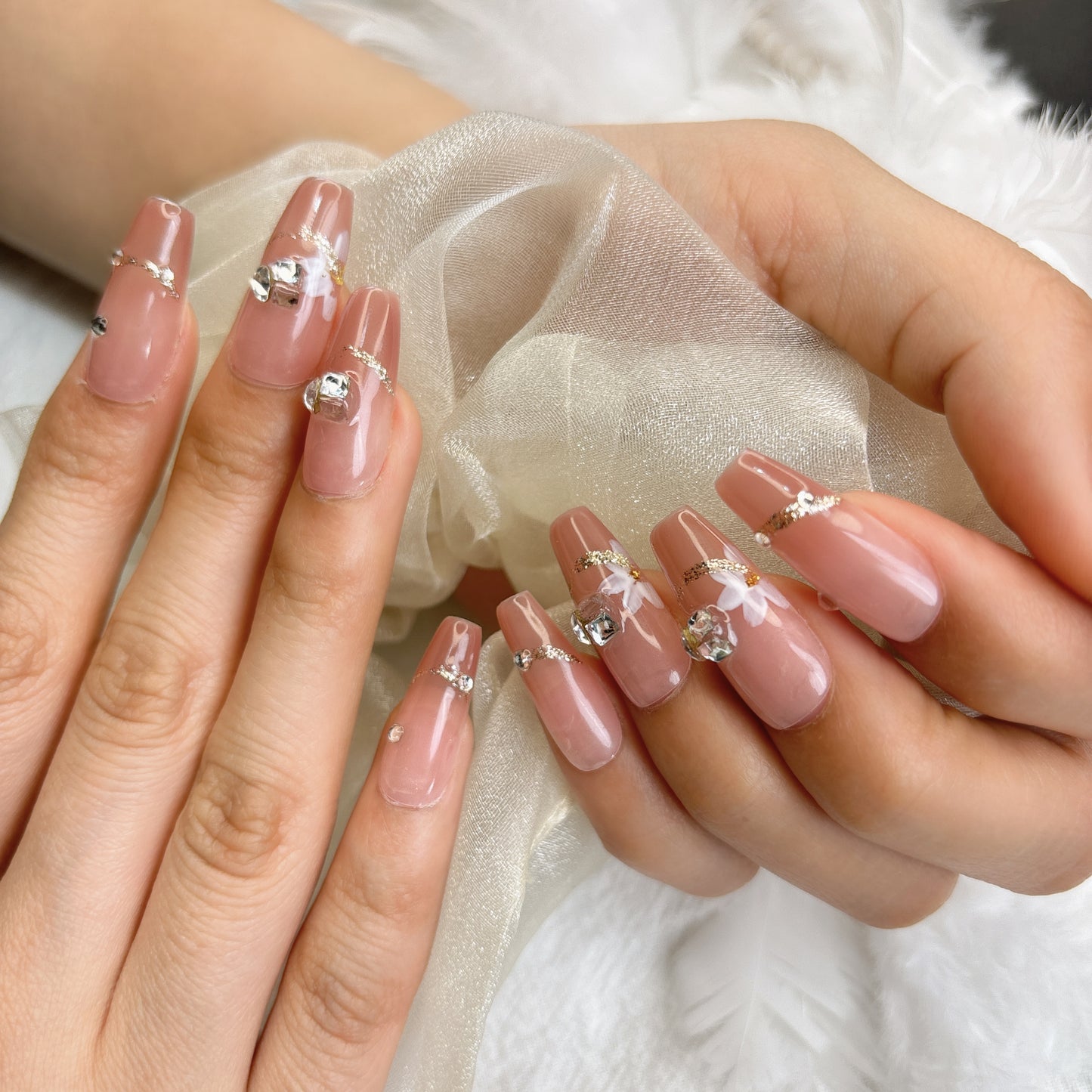 078 Mid-Length  10PCS detachable reusable Handmade press on nails of Nude pink diamond hand-painted flower manicure